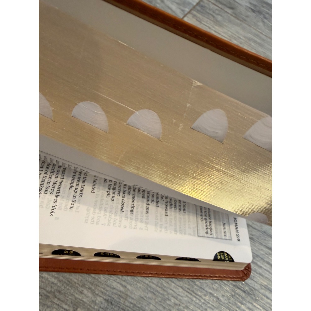 Thomas Nelson Encountering God Study Bible NKJV Leathersoft Indexed Gold Foil - Picture 6 of 14